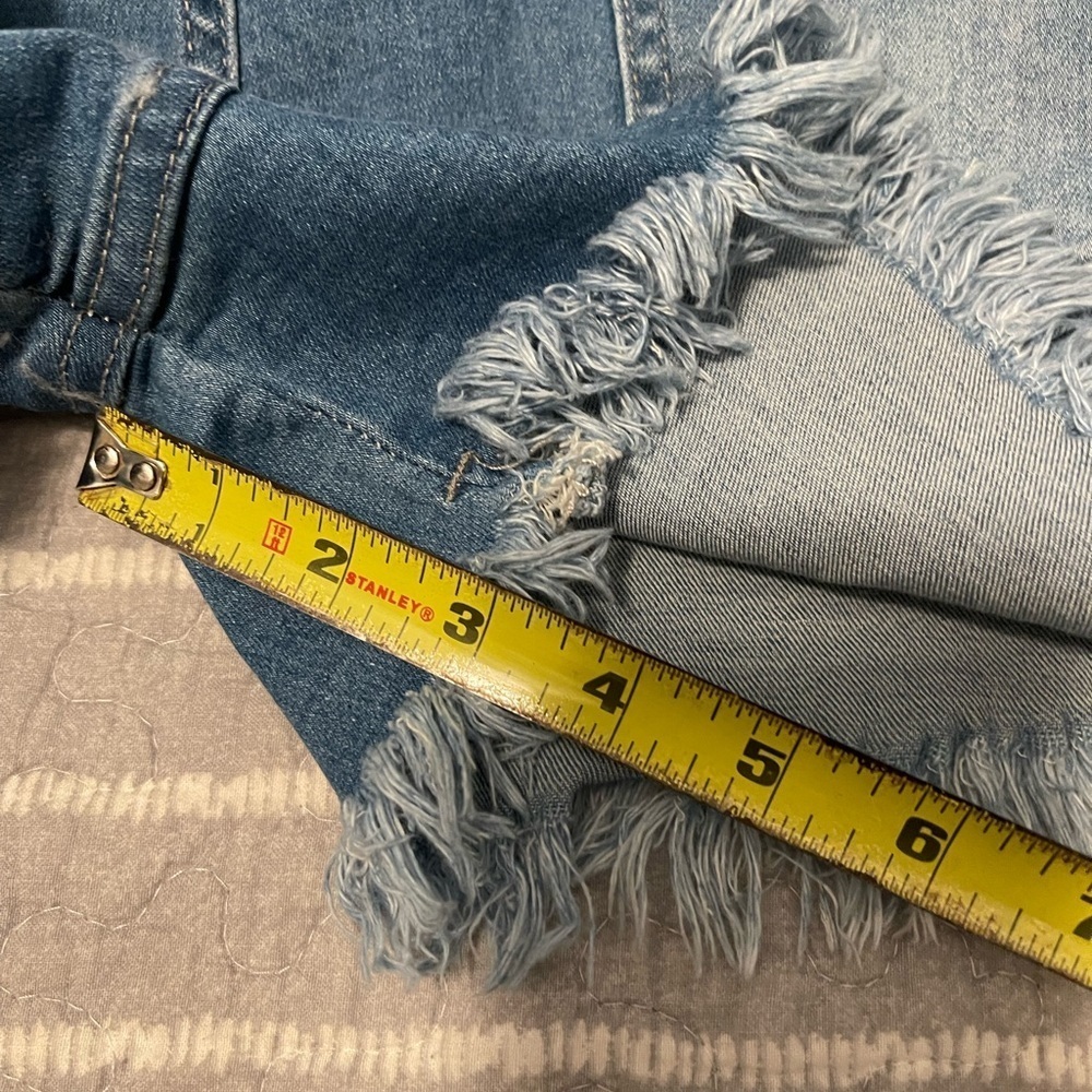 luvamia Women Casual High Waisted Denim Shorts Frayed Raw Hem Ripped Jeans Short - Picture 4 of 6